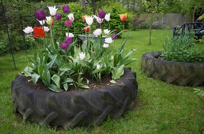 Jak zrobić skalniak z opon - proste kroki na piękny ogród