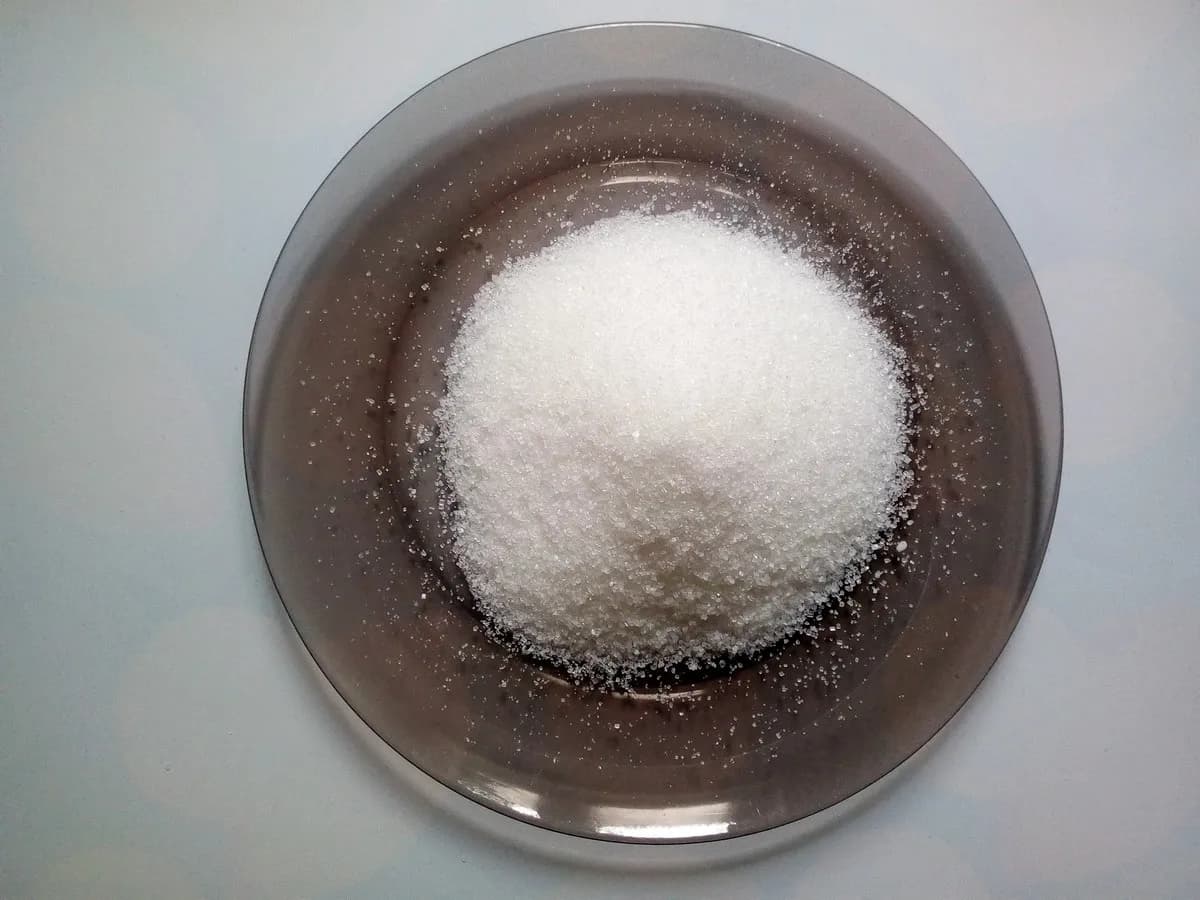 Ile szklanek cukru to 10 dag? Prosta metoda przeliczania