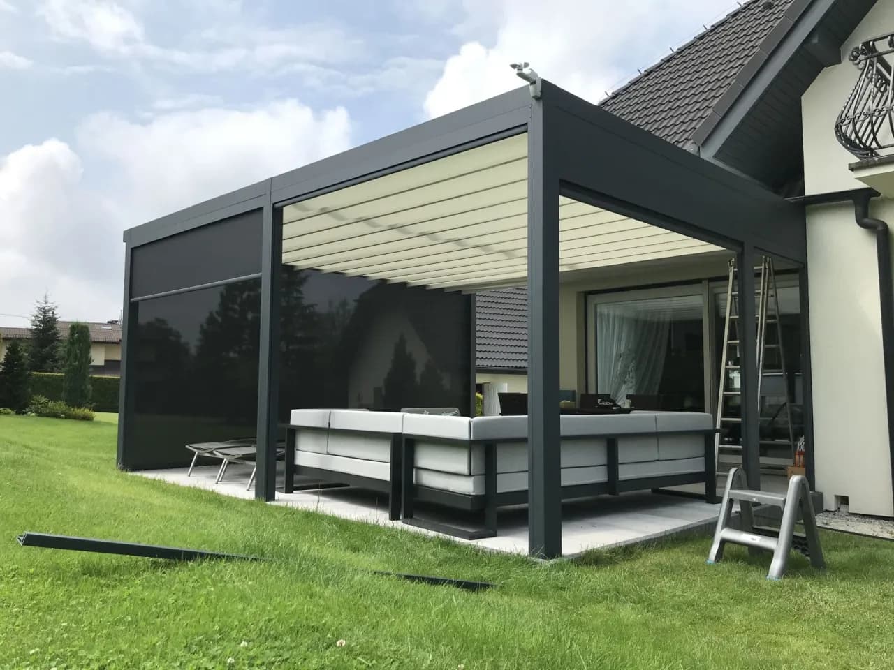 Skuteczne sposoby na to, czym zabezpieczyć pergole przed zniszczeniem