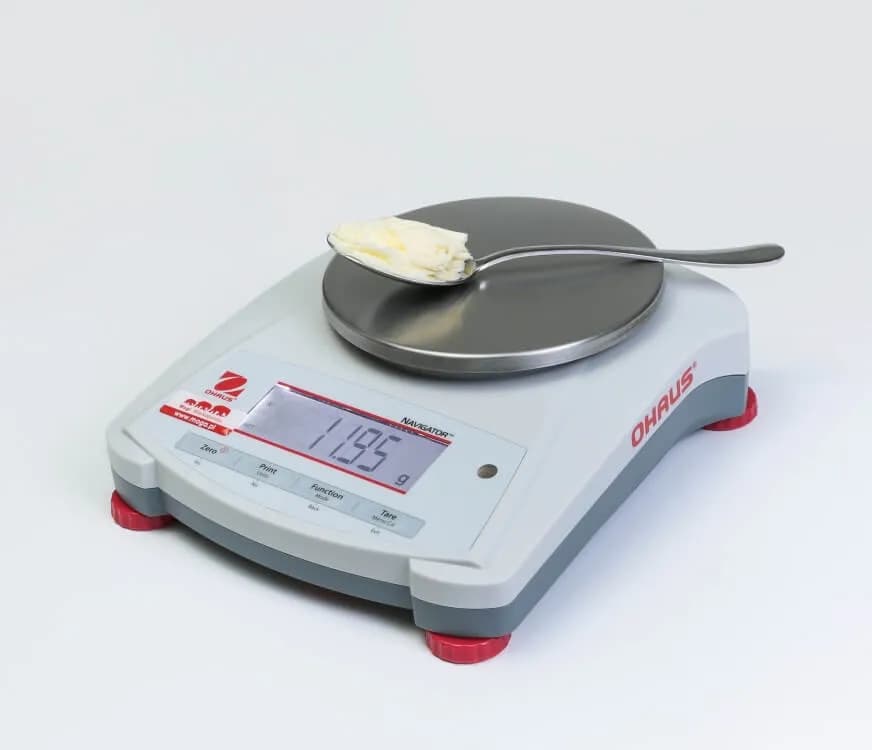 Ile to jest 50 g masła? Łatwe sposoby odmierzania w kuchni