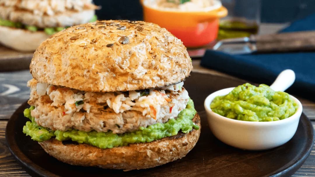 Burger z indyka Kwestia Smaku - zdrowsza alternatywa dla mięsa